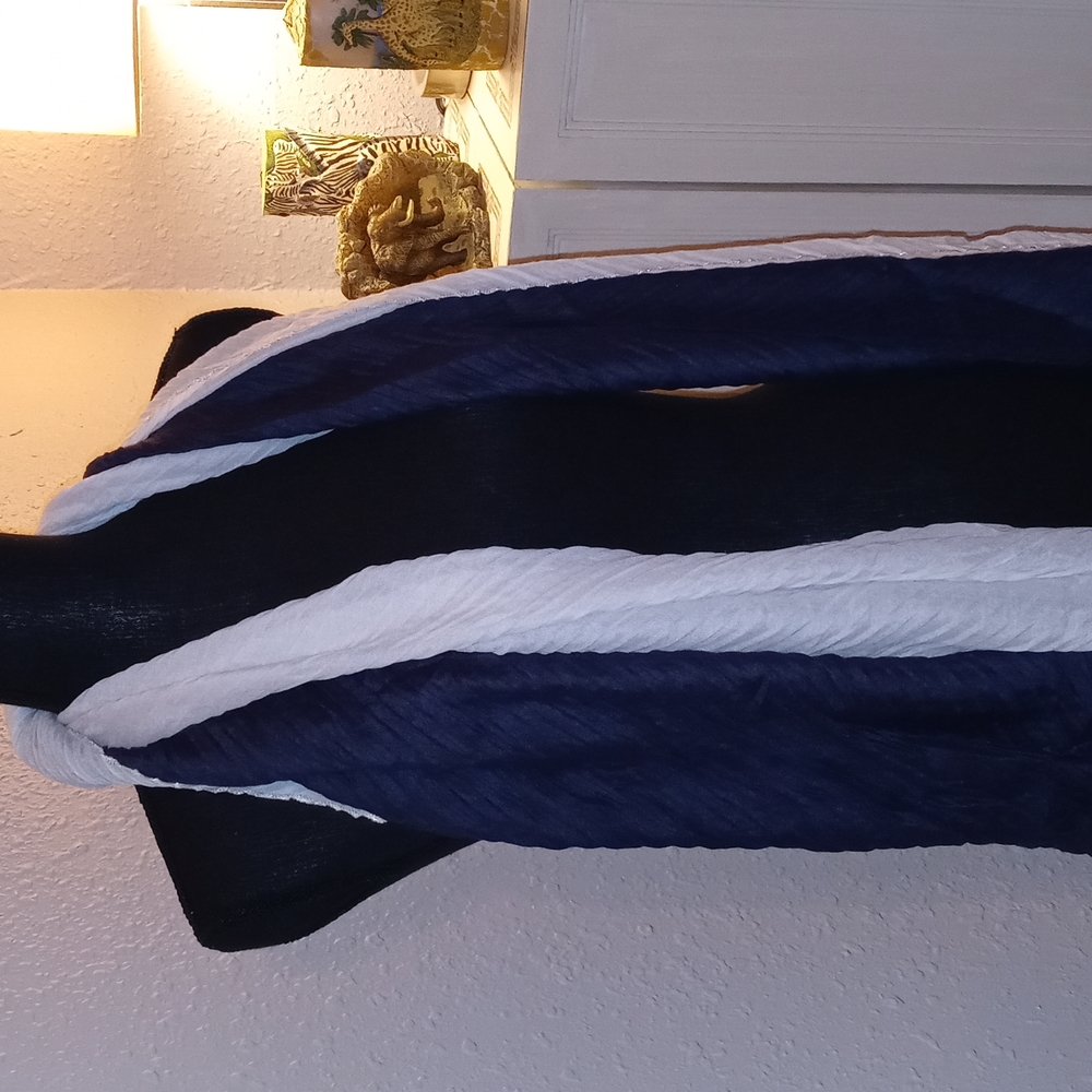 Two tone scarf